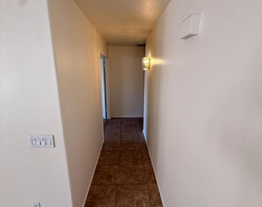 4556 E Charleston Avenue - Photo Thumbnail 12