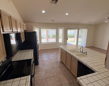 4556 E Charleston Avenue - Photo Thumbnail 7