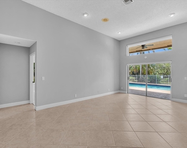 10434 Nw 6th Court - Photo Thumbnail 5