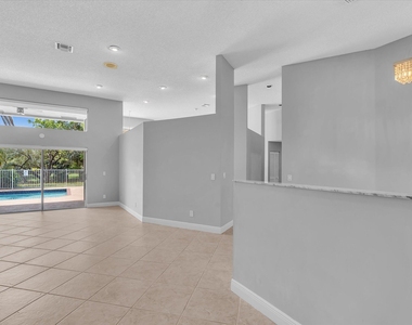10434 Nw 6th Court - Photo Thumbnail 4