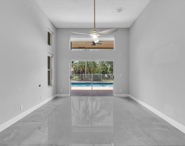 10434 Nw 6th Court - Photo Thumbnail 18