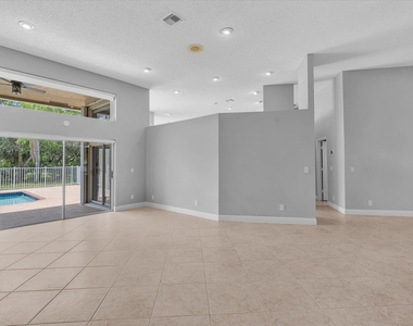 10434 Nw 6th Court - Photo Thumbnail 8
