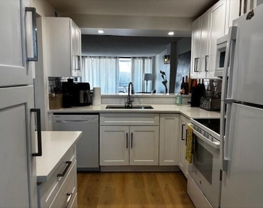20 Royal Palm Way - Photo Thumbnail 6