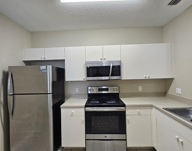 1063 Golden Lakes Boulevard - Photo Thumbnail 4