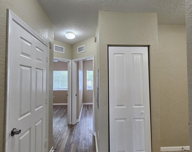1063 Golden Lakes Boulevard - Photo Thumbnail 13