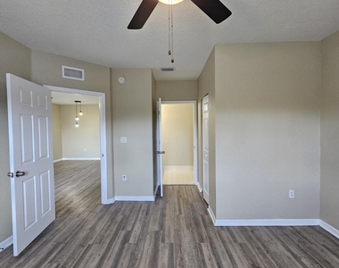 1063 Golden Lakes Boulevard - Photo Thumbnail 9