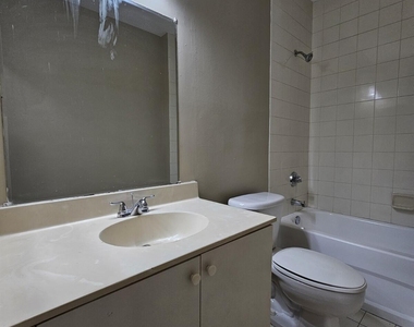 1063 Golden Lakes Boulevard - Photo Thumbnail 16