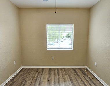 1063 Golden Lakes Boulevard - Photo Thumbnail 22