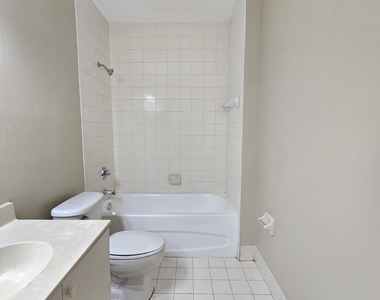 1063 Golden Lakes Boulevard - Photo Thumbnail 14