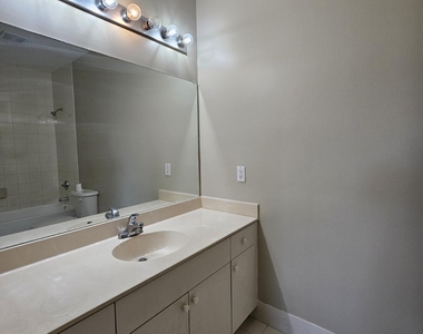 1063 Golden Lakes Boulevard - Photo Thumbnail 11