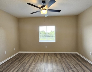 1063 Golden Lakes Boulevard - Photo Thumbnail 7