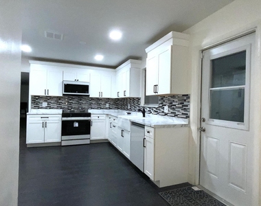 3521 Nw 29th Street - Photo Thumbnail 3