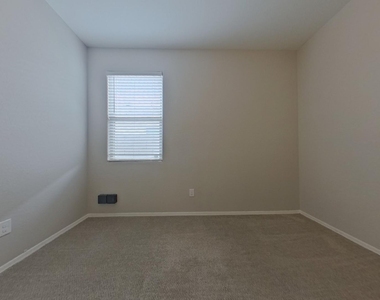 29964 W Mulberry Drive - Photo Thumbnail 9