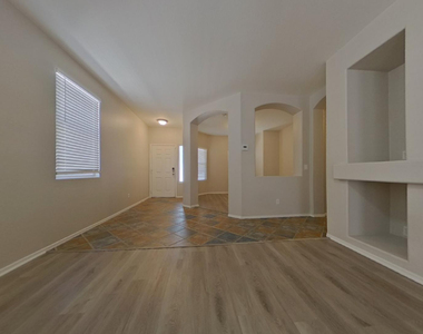 12513 W Washington Street - Photo Thumbnail 2
