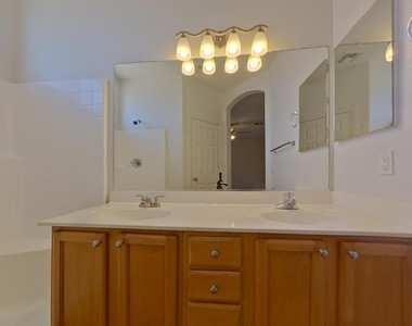 12513 W Washington Street - Photo Thumbnail 7