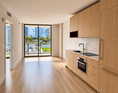 3100 N Miami Avenue - Photo Thumbnail 2