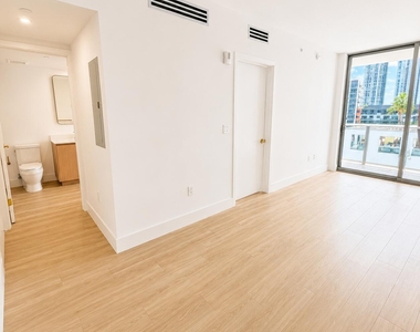 3100 N Miami Avenue - Photo Thumbnail 6