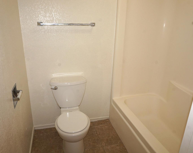 10851 N 65th Avenue - Photo Thumbnail 12