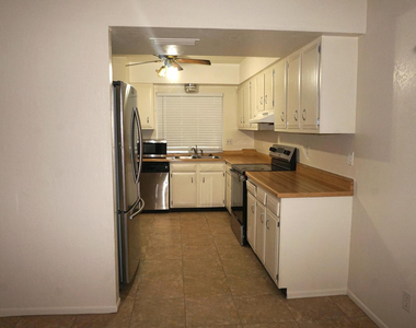 10851 N 65th Avenue - Photo Thumbnail 6