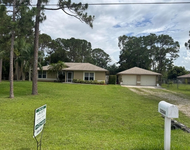 12564 N 68th Street - Photo Thumbnail 2