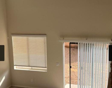 44425 W Oster Drive - Photo Thumbnail 8