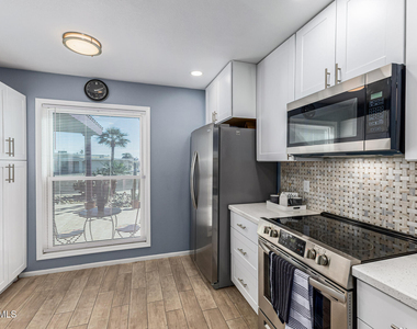 11210 W Pueblo Court - Photo Thumbnail 14