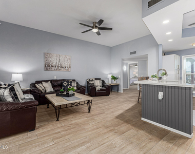 11210 W Pueblo Court - Photo Thumbnail 5