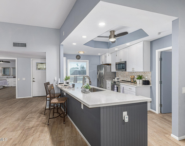 11210 W Pueblo Court - Photo Thumbnail 8