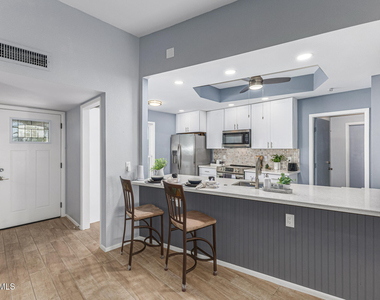 11210 W Pueblo Court - Photo Thumbnail 9