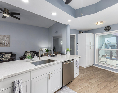 11210 W Pueblo Court - Photo Thumbnail 12