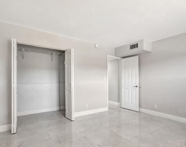 2202 Lucaya Bend - Photo Thumbnail 20