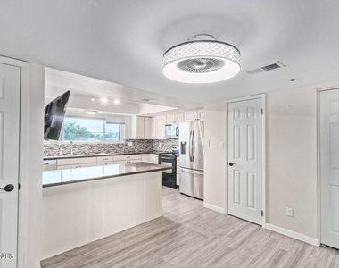 2615 N Hayden Road - Photo Thumbnail 5