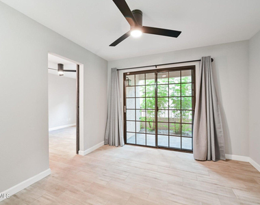 3131 W Cochise Drive - Photo Thumbnail 12
