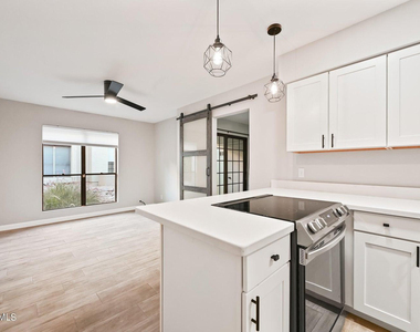 3131 W Cochise Drive - Photo Thumbnail 3