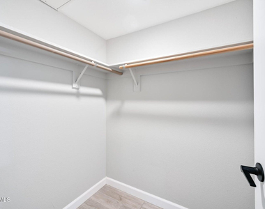 3131 W Cochise Drive - Photo Thumbnail 16