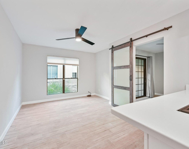 3131 W Cochise Drive - Photo Thumbnail 9