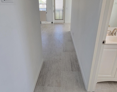 613 Fanshaw - Photo Thumbnail 6