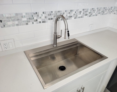 613 Fanshaw - Photo Thumbnail 2