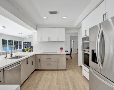 3930 Ne 21st Avenue - Photo Thumbnail 7