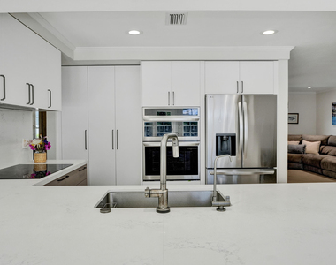 3930 Ne 21st Avenue - Photo Thumbnail 4