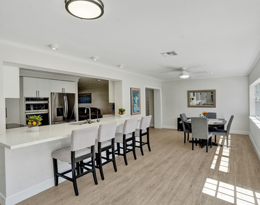 3930 Ne 21st Avenue - Photo Thumbnail 5
