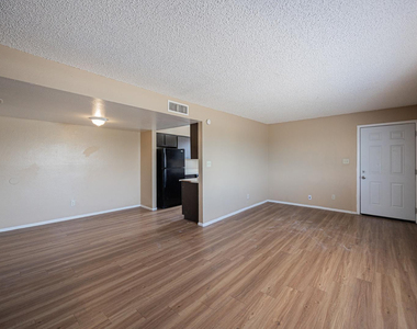 4724 E Portland Street - Photo Thumbnail 4