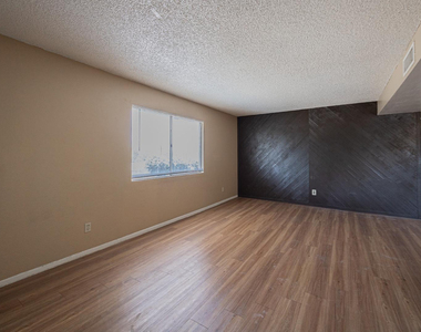 4724 E Portland Street - Photo Thumbnail 3