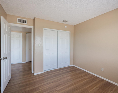 4724 E Portland Street - Photo Thumbnail 9