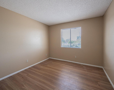 4724 E Portland Street - Photo Thumbnail 8