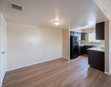 4724 E Portland Street - Photo Thumbnail 5