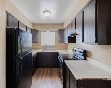 4724 E Portland Street - Photo Thumbnail 7