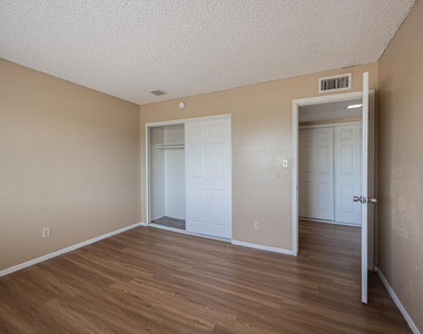 4724 E Portland Street - Photo Thumbnail 12