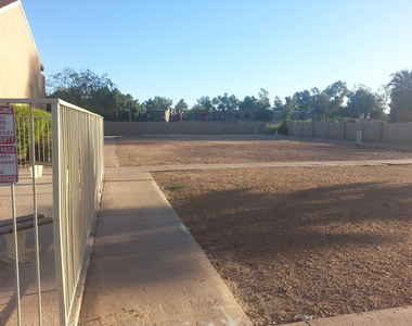 5813 N 59th Drive - Photo Thumbnail 2