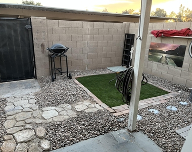 5813 N 59th Drive - Photo Thumbnail 4